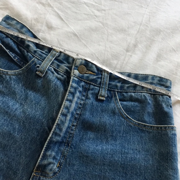 Vintage Guess shorts - Picture 3 of 5